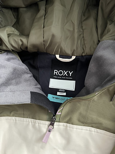 Сноубордическая куртка и перчатки Roxy (3 фото из 3)