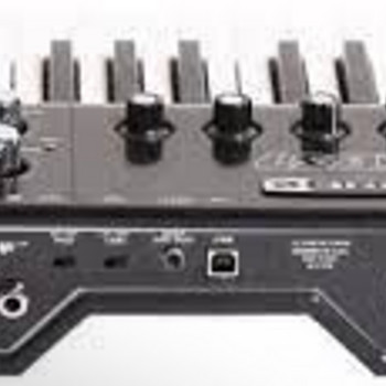 USB-контроллер и аудиоинтерфейс line6 TonePort KB37