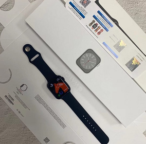 Apple Watch Series 8 45 мм черно-белые (реплика) (4 фото из 6)