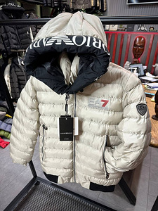 Armani (2 фото из 4)