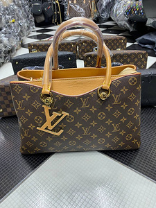 Louis Vuitton (1 фото из 7)