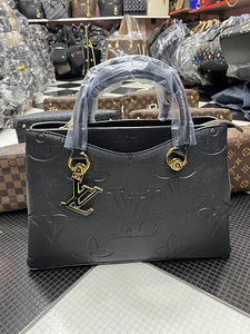 Louis Vuitton (3 фото из 7)