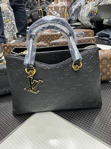 Louis Vuitton (4 фото из 7)