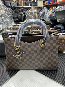 Louis Vuitton (6 фото из 7)