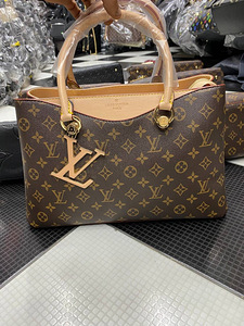 Louis Vuitton (7 фото из 7)