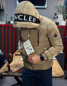 Moncler (3 фото из 7)