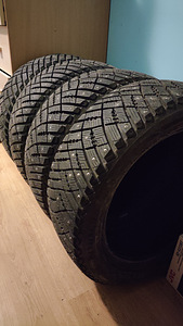 Шипованные шины 195/50R16 88T Goodyear UltraGrip Ice Arctic (1 фото из 4)