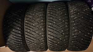 Шипованные шины 195/50R16 88T Goodyear UltraGrip Ice Arctic (2 фото из 4)