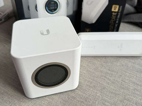 Amplifi HD + MeshPoint HD