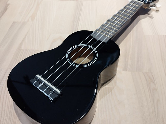 Kvaliteetne Soprano ukulele, must