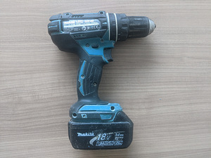Makita DHP482 + 3 Ah Aku (2 foto / 2)