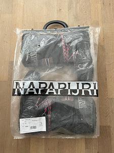 Uued Napapijri naiste talvesapad (6 foto / 6)