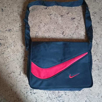 Сумка через плечё Nike