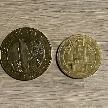 2 коллекционные монеты России и Чехии