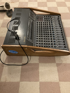 Peavey 1200 watt (8 фото из 8)