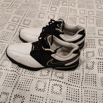 Golfi jalatsid Nike