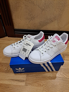 Новые Adidas Кроссовки (1 фото из 3)