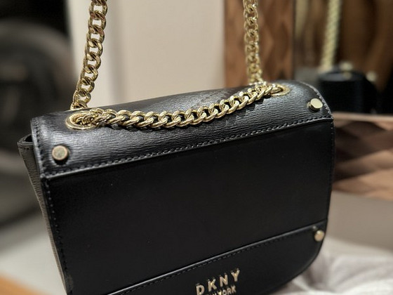 DKNY must käekott nahk