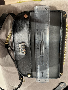 DKNY must käekott nahk (5 foto / 5)