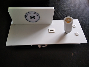 Seinavalgusti riiuliga, USB + Wireless laadimine, uus (1 foto / 4)