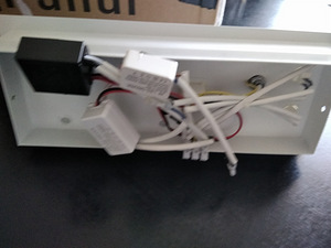 Seinavalgusti riiuliga, USB + Wireless laadimine, uus (2 foto / 4)