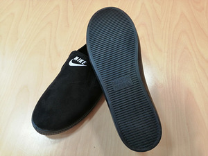 Продам теннисные кроссовки Nike нет. 37 (2 фото из 4)