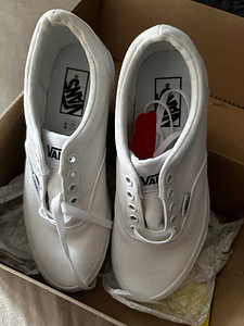 Новые triple white vans (1 фото из 3)