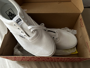 Новые triple white vans (2 фото из 3)