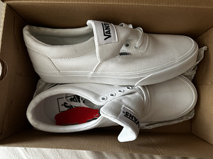 Новые triple white vans (3 фото из 3)