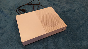 Продам Xbox One S All Digital Edition (1 фото из 1)