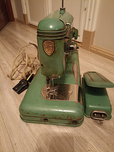 Швейная машинка Тула 1957 г. В рабочем состоянии. (2 фото из 6)