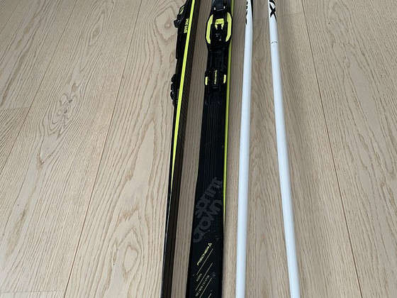 Детский лыжный комплект: лыжи Fisher 160см, палка Swix 140см.