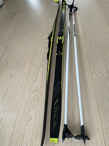 Детский лыжный комплект: лыжи Fisher 160см, палка Swix 140см. (1 фото из 6)
