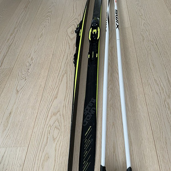 Детский лыжный комплект: лыжи Fisher 160см, палка Swix 140см.