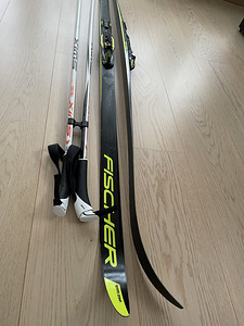 Детский лыжный комплект: лыжи Fisher 160см, палка Swix 140см. (2 фото из 6)