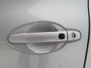 Toyota Auris Hybrid (11 фото из 12)
