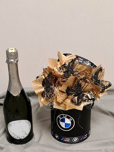 Коробочка с искусственными бабочками Цвет: черный BMW (4 фото из 4)