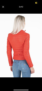 Guess красную куртку (2 фото из 2)