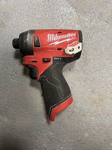 Milwaukee M12 FID akulöökkruvikeeraja (1 foto / 2)