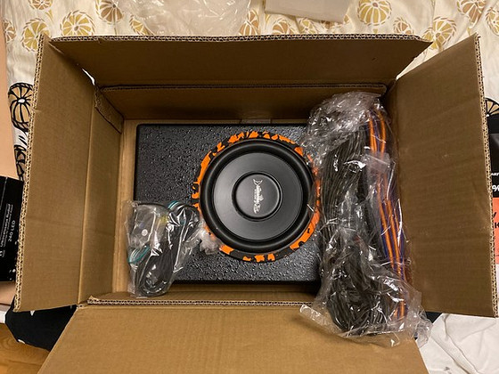 Сабвуфер DL Audio Barracuda 8A под сиденьем