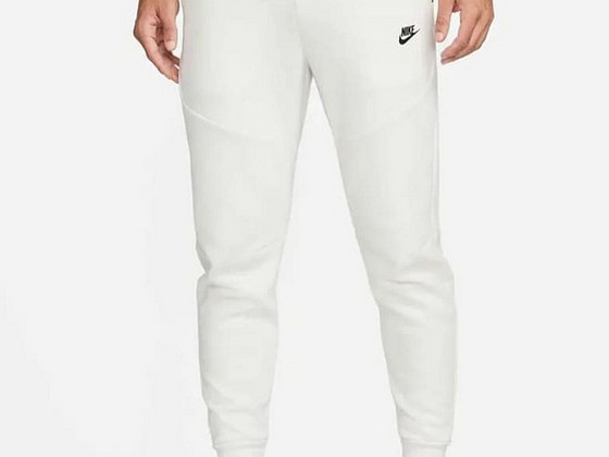 Новые спортивные штаны Nike Tech размера М.