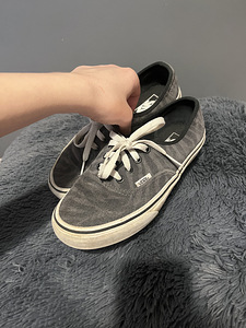 Кроссовки Vans серого цвета (1 фото из 6)