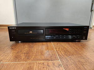 Стереопроигрыватель компакт-дисков Sony CDP-690 (1 фото из 3)