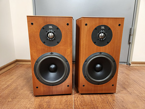 Двухполосная акустическая система JBL XTi20 (1 фото из 4)