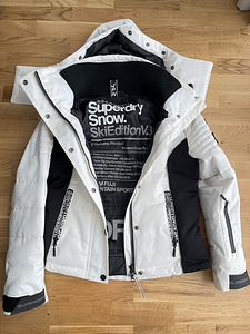Лыжная куртка-пуховик Superdry (1 фото из 3)