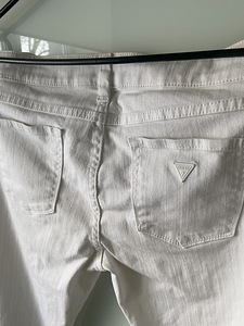 Новые женские белые джинсы/брюки Guess, размер 28 (2 фото из 5)