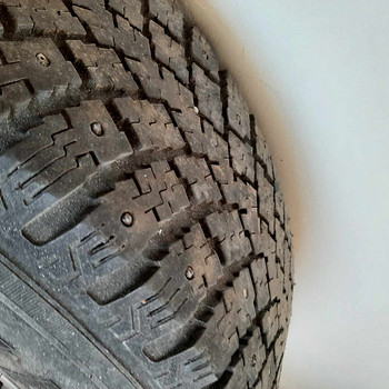 Nokian hakkapelita 225/70/16 naelrehvid m+s Dotz velgedel