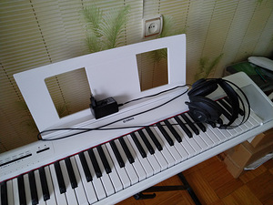 Продам синтезатор Yamaha (2 фото из 4)