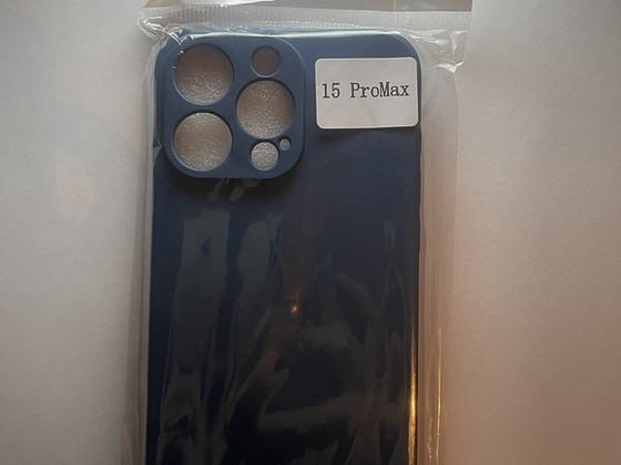 15 Pro Maxi tumesinine ümbris