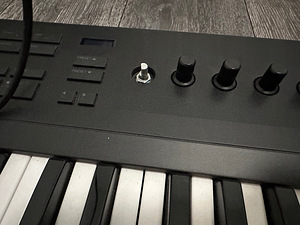 KOMPLETE KONTROL A49 +KOMPLETE 11 DL (1) KOMPLETE 12 UPD DL (4 foto / 6)